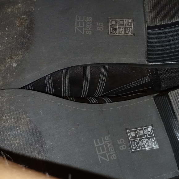 1007 Zee Alexis Slip on Shoes - Picture 7 of 8